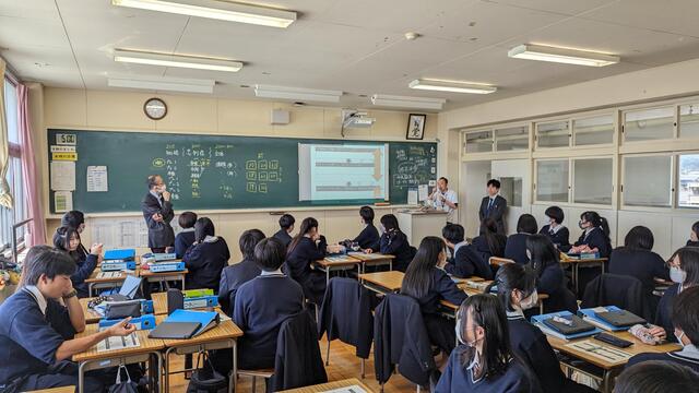 裾野市役所職員を招いての授業