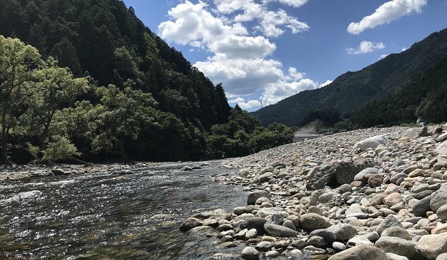 川