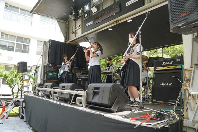 軽音楽同好会
