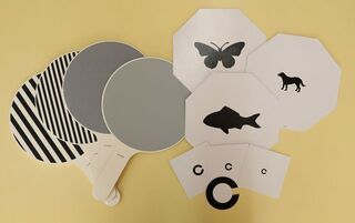 子ども用の視覚検査器具が並んでいます