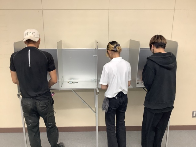 投票①