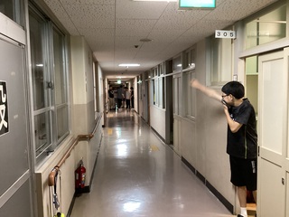 火災避難訓練　廊下