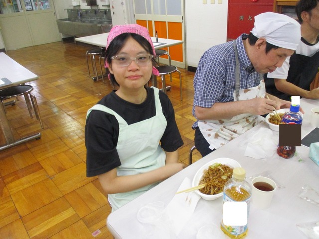 おいしく食べている様子。