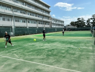 R8テニス男子３