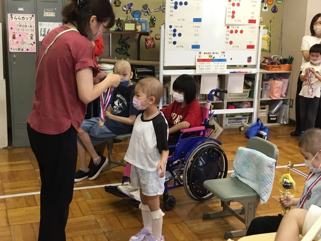 きららカップ⑦ 参加した一人一人にメダルのプレゼント。