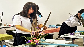 生け花の魅力輝く 創作生け花のコンテスト 園芸科学系列生 優秀賞受賞