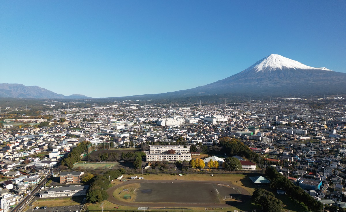 富士山と校舎