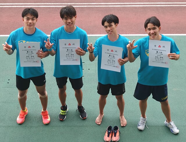 東海　リレー4人パンサーポーズ