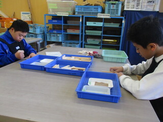 中学部１年　作業学習「けやき祭の販売会に向けて」