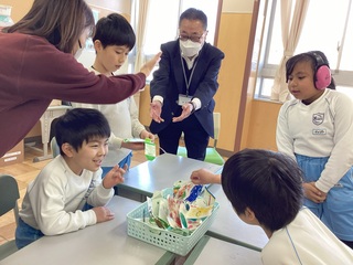 つくってあそぼう