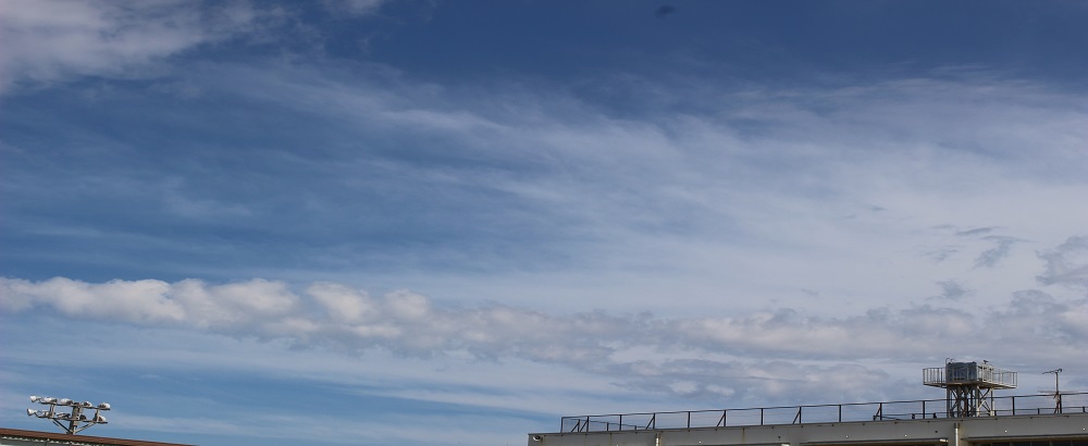 夏空と校舎