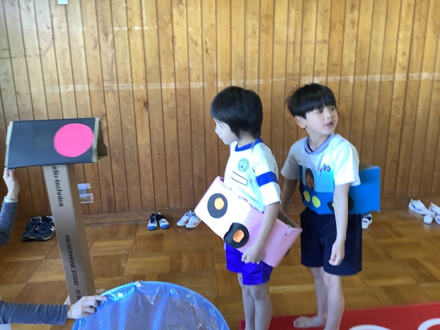 信号を守る子どもたち 信号を守る子どもたち