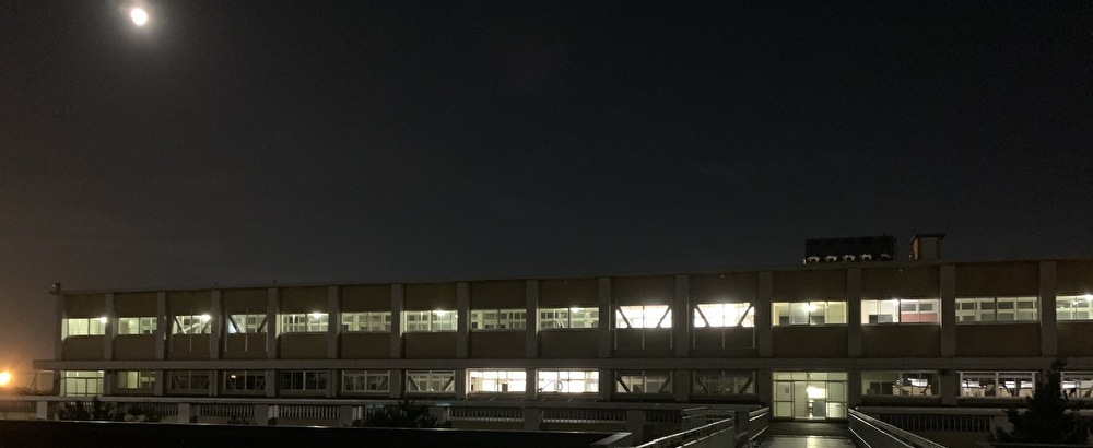 夜の校舎
