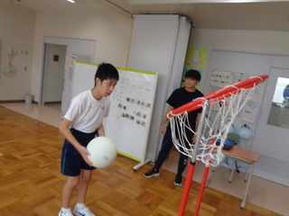 ③