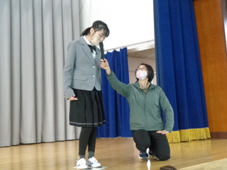 ③