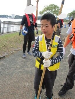 自分で棒を持って向かいます