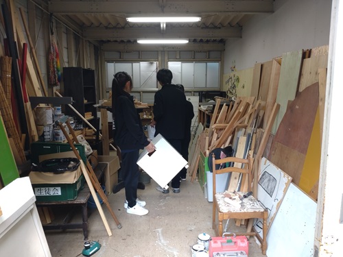 倉庫片付け中