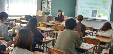 本を読み旅をする