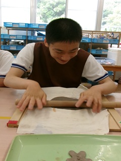 ３