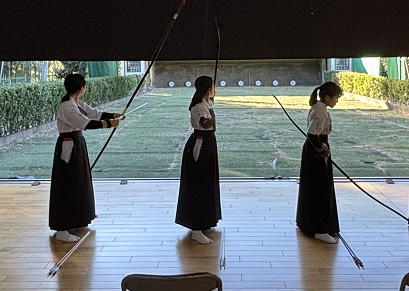 年始女子