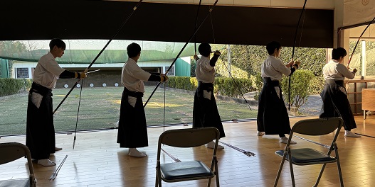 年始男子５人
