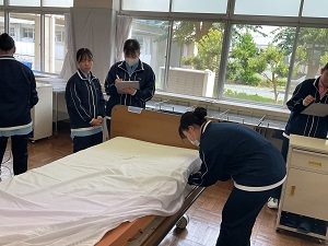 ベッドメイキング１