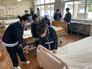 ベッドメイキング２