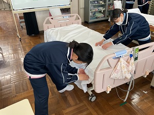 ベッドメイキング３