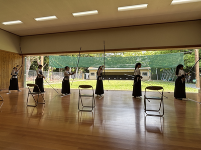 女子３
