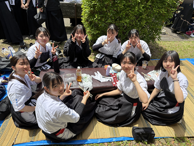女子３年昼