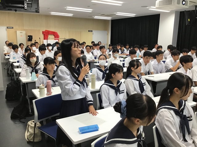 理数科先輩と語る会・講演３