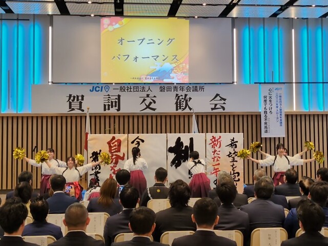 パネルを使ったパフォーマンス