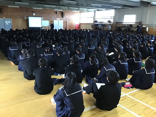 新高１年学年集会の様子