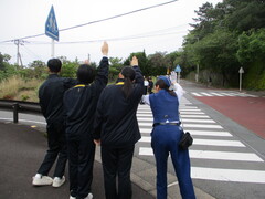 ４