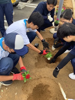 ゲートウェイ函南での花壇づくり