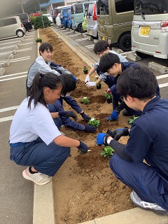 ゲートウェイ函南での花壇づくり