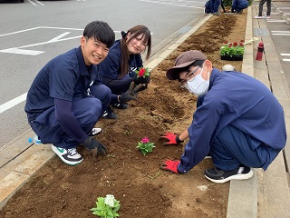 ゲートウェイ函南での花壇づくり