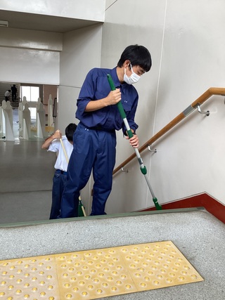 三島南高校での清掃活動