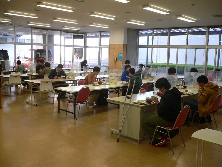 キービジュアル3