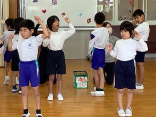 ４ねん