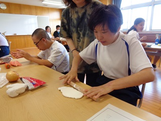 ２