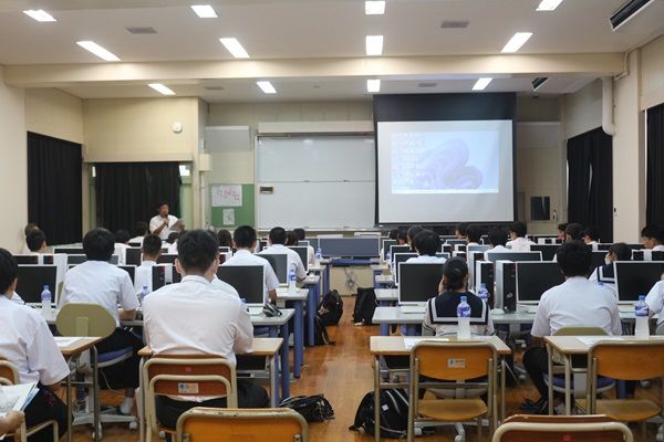 中学生の高等学校説明会