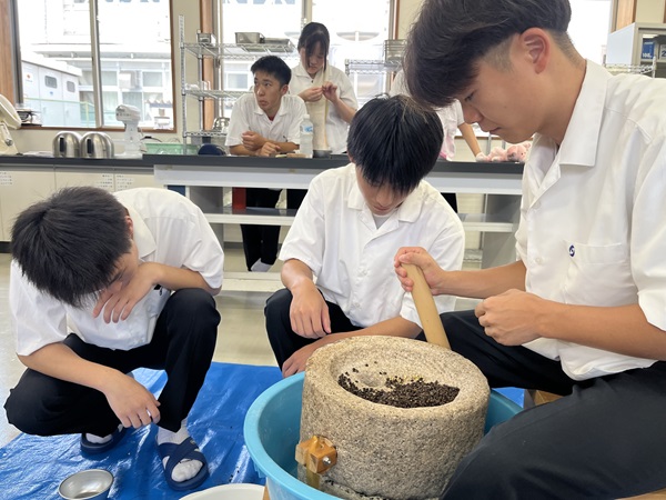 蕎麦挽き