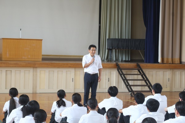 全校集会