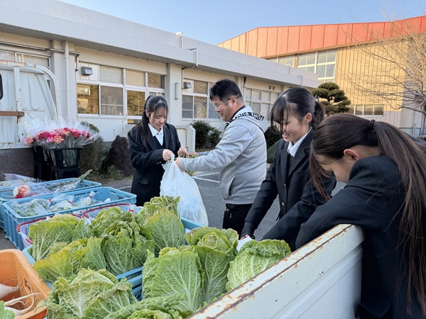 販売