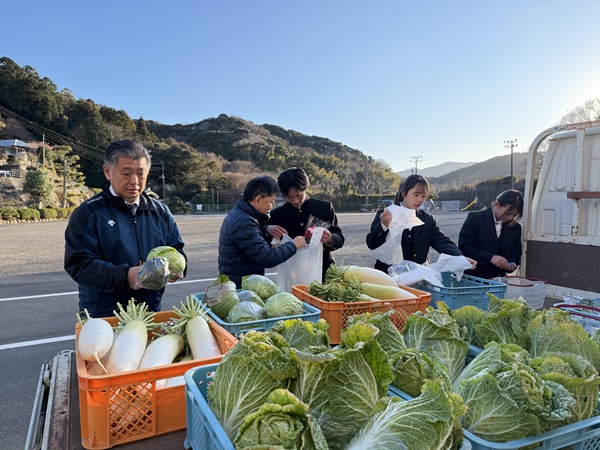 販売
