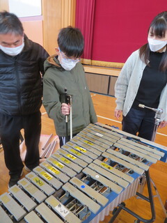 小学部の児童が体験する様子２