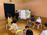 入学児童が紹介される様子