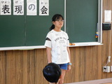 将来の夢について発表する児童 将来の夢について発表する児童