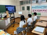モニター越しで交流する様子 モニター越しで交流する様子